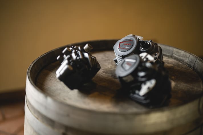 New in the ring: In addition to the well-known E-MTBs with Shimano motor, Canyon now also has the Bosch Performance CX and its race version of mountain bikes in its programme.