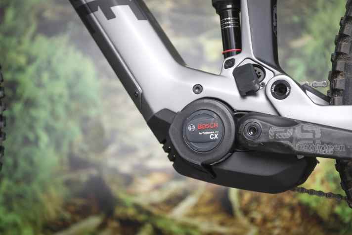 Lively acceleration, top modulation, powerful thrust: even the older version of the Bosch Performance CX is a poem on the trail.