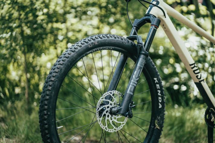 The Rockshox Pike is by far the best fork in the test, even in the simple Select version.