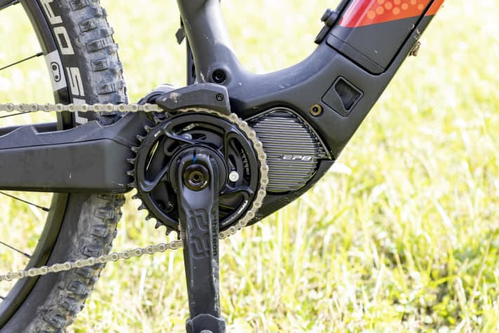 Leider noch der alte Bekannte: In unserem Testbike arbeitet noch der EP8. Die ersten R.X-735-Modelle rollen bereits mit EP801 vom Band. Die höhere Leistung muss man sich mit einem 1000 Euro höheren Preis erkaufen.