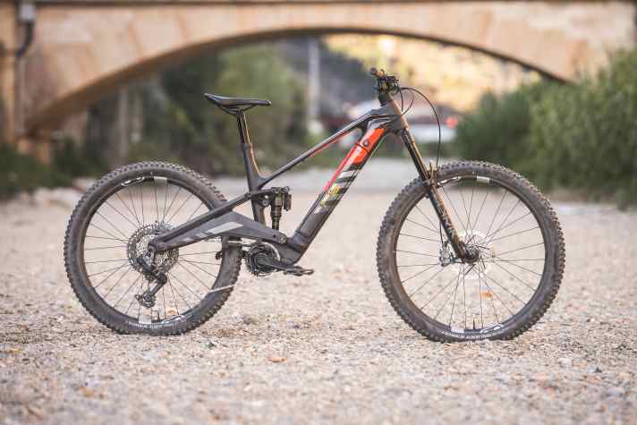 Rotwild R.EX Pro: DJI Avinox M1 // 864 Wh // 160/150 mm // Mullet // 22.9 kg // 9990 euros.