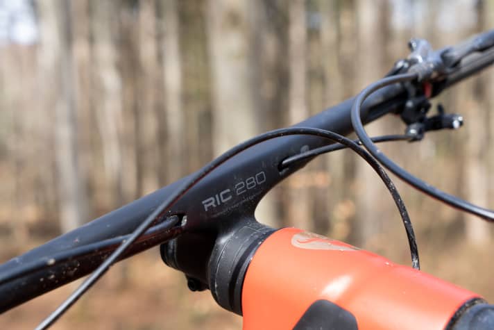 Combined handlebar/stem units made of carbon fibre are a popular way of squeezing the last few grams out of a bike. Some adjustment options are not available.