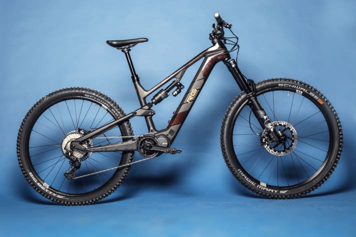 The Rotwild R.G 375 Pro demands an active and fast rider. Not a bike for everyone, but one of the best light eMTBs on the market for DH racers.