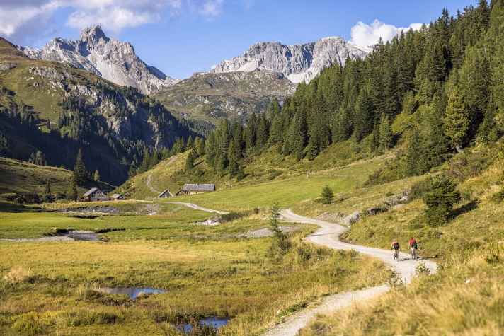 The Lungau is an absolute highlight for gravel bikers. Gravel bikers will be able to really let off steam here at Gravel Peaks 2026.