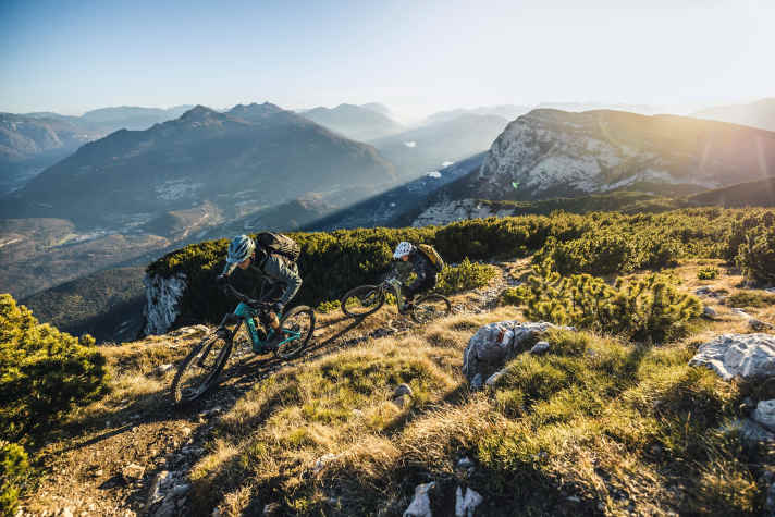 It's better to pack less and have more fun on the trails. However, it is also important how you distribute the weight in your rucksack.