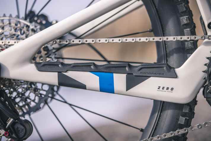 Wächst mit: Die ohnehin langen Kettenstreben (455 mm) wachsen ab den Rahmengrößen L und XL auf 465 Millimeter.