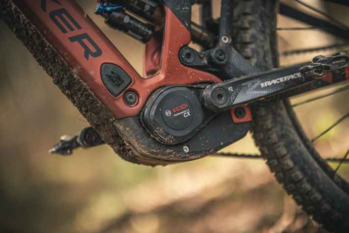 Mondraker has installed the new Bosch CX motor, which we liked very much thanks to its controlled drive and the necessary thrust.