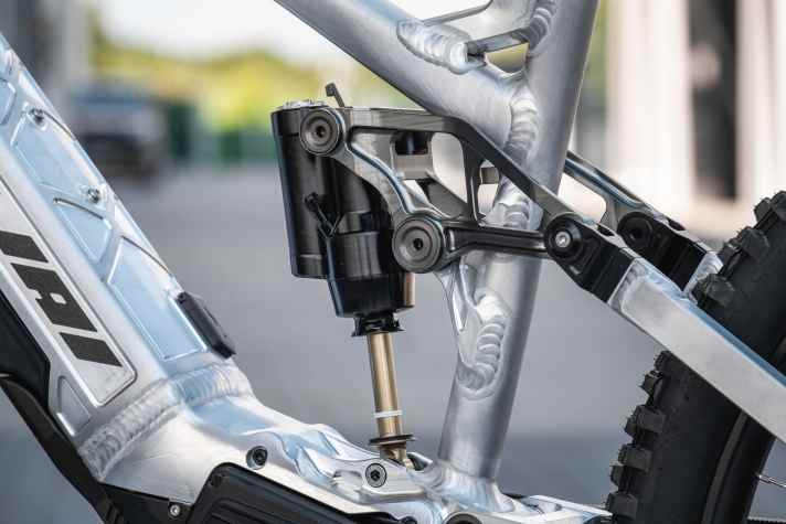 Tschüss Rohrbauweise, hallo Monocoque-Konstruktion: Intend setzt an der neuen Dämpfer-Generation auf eine einteilige Bauweise.