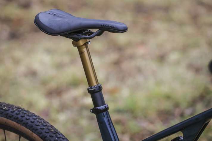 Not enough: The Fox Transfer SL only offers 100 millimetres of adjustment and is not a good match for the short seat tube of the Salsa Spearfish.