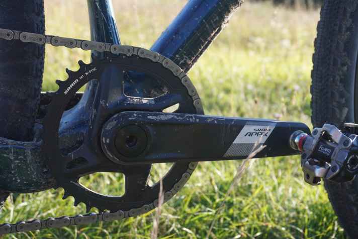 38 instead of 42 teeth at the front.