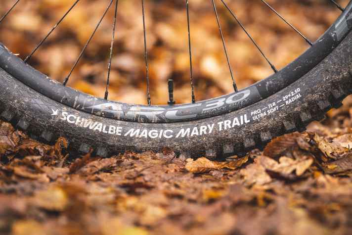 Auch bergab machen die Schwalbe Reifen mit Radial-Karkasse einen top Job. Der Grip der Ultra-Soft-Ausführung ist auf einem unerreichten Niveau.