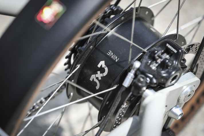 First and second gear in particular make it easier to get going with a lot of luggage or on an uphill slope.