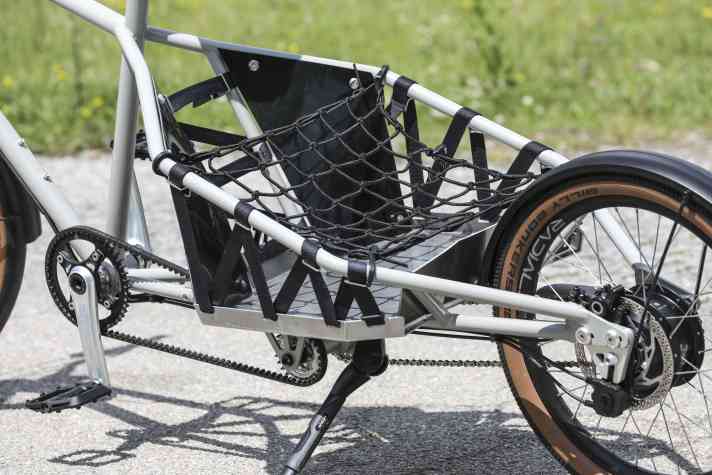 Its frame construction with a loading area directly behind the saddle is quite unique. This has a positive effect on the riding behaviour.