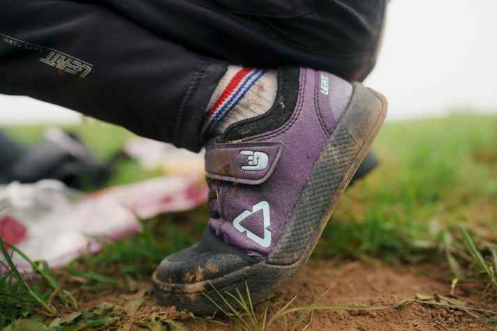 Ready to rock: The new flat pedal shoes from Leatt also fit small children's feet.