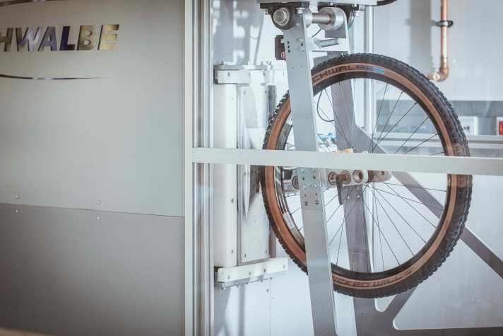 Beim Rollwiderstand lässt sich eine Parallele zum Gewicht ziehen: je niedriger desto besser