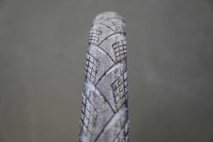 The centre section of the Effciency is kept flat. This means that the transitions in the lean angle take some getting used to.