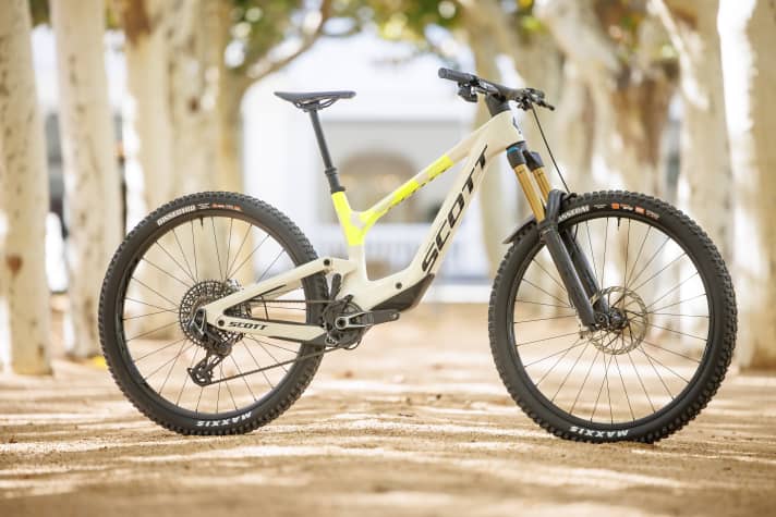 Scott Ransom 900 RC / 170 millimetres travel / 29-inch wheels / 9999 euros >> <a href="https://amzezd.bikes.de/ts/94234/tsc?typ=r&amc=con.blbn.497955.507800.16239506&smc=BIKE&rmd=3&trg=https%3A%2F%2Fwww.bikes.de%2Fshop%2Ffahrraeder%2Fmarke.scott%2Fscott-ransom-900-rc-2025%2F" target="_blank" rel="noopener noreferrer nofollow">available here</a>* / 15.2 kilos