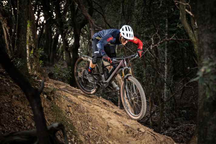 Down-Country? In den Händen eines versierten Piloten ist das Scott Lumen eRide auch für wilde Trail-Fahrten bereit. In der Regel wird es sich aber im zahmen Einsatz eher zu Hause fühlen. Touren uns seichte Trails sind die Paradedisziplin.