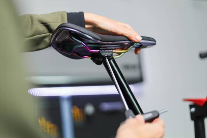 Der neue Stützenkopf baut 10 Millimeter flacher als bei der Vorgänger-Stütze und damit besonders niedrig