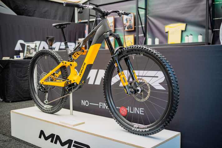 The Lyth 00 Plus, with 170 millimetres of travel, is set to be sold as an exclusive top-of-the-range model for 10,999 euros.