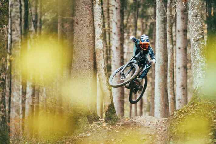 Das Cube Stereo One77 Pro 29 beim Fliegen.