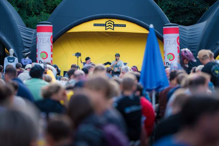 Elias Schwärzler's workshops already have several thousand followers. Online, but also at the ride-outs on the trail.