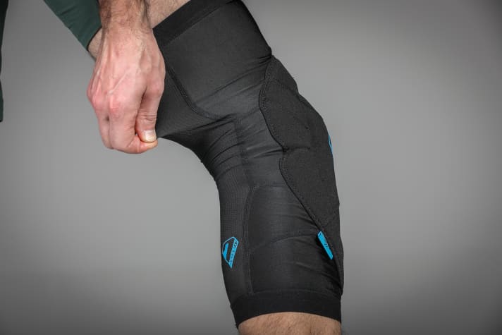 Pleasantly flexible sleeve, without irritating seams in the hollow of the knee