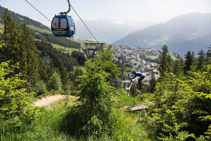 Mit der Waldbahn geht’s in Serfaus zu den Trail-Einstiegen hinauf.