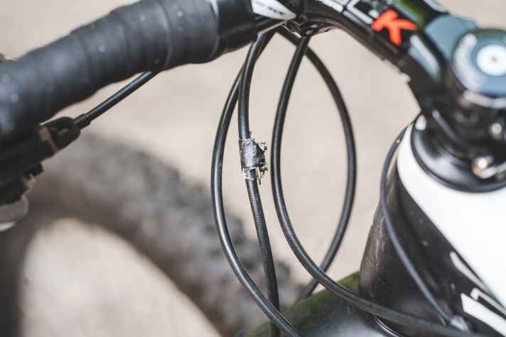 Not used: A chain lock glued to the brake line was not used and is still hanging in place.