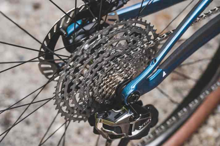 Neu: Die Shimano XTR Di2 M9200 bietet auf zwölf Ritzeln bis zu 520 Prozent Übersetzungsbandbreite. Das Aussterben des Umwerfers am Mountainbike ist damit spätestens jetzt besiegelt.