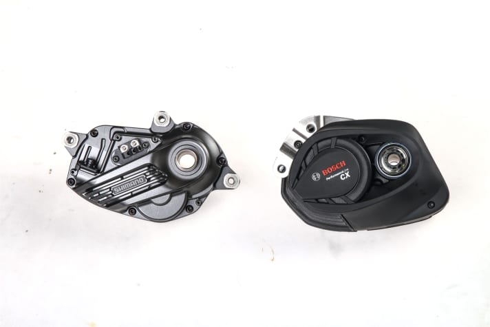 In direct comparison with the Bosch Performance CX Gen4, the Shimano EP8 scores particularly well in terms of installation space and weight.