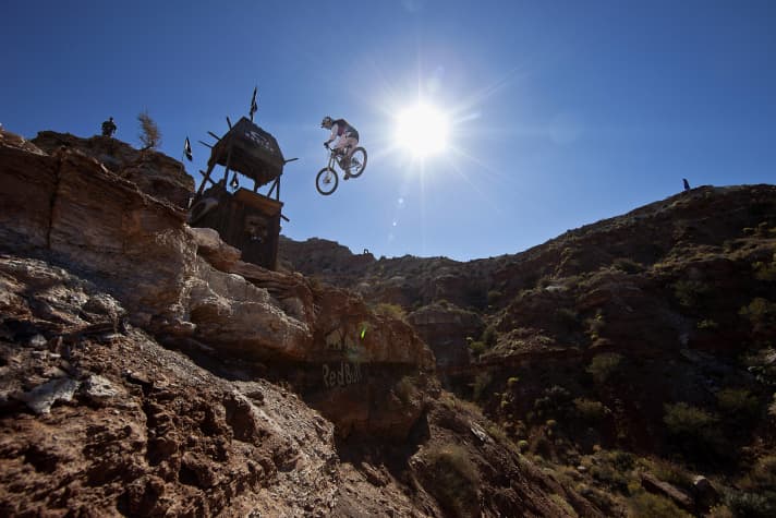 Platz 10: Cam Zink springt 2010 den welthöchsten 360er-Drop nach vorausgegangenem Crash. Komplett crazy! Und ein Rampage-Aufreger par excellence.