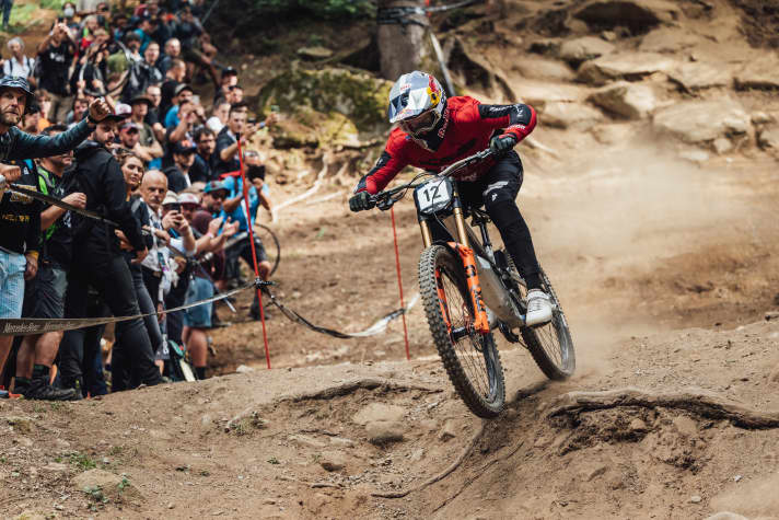 Aaron Gwin auf seinem Intense M1: "Bei den Rennfahrern geht es um Millisekunden. Da kann man mit solchen Tricks das Optimum aus dem Bike herausholen", sagt Thomas Harter.