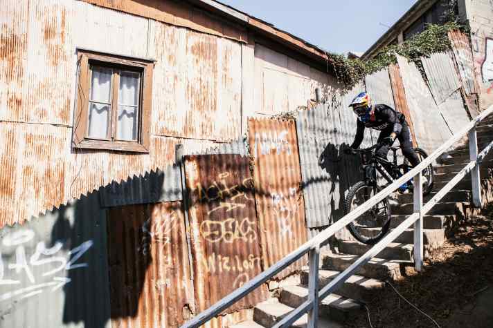 Steep, narrow, dangerous - "the authorities would have a heart attack if the circuit in Genoa looked like the race tracks in South America," says Fischbach.