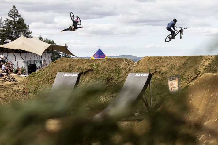 Tomas Lemoine and Sam Blenkinsop during the Speed and Style at Crankworx in Rotorua (NZL)