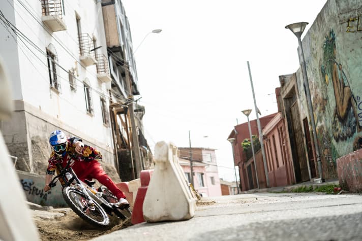 Drilling through berms like in a bike park. Here, however, in the centre of the city of Valparaíso, Chile.