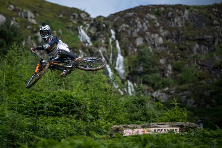 Bernard Kerr gewann drei Mal die Hardline und gilt als versiertester Rider, 2022 stürzte er bei einem Vorderrad-Washout nachdem er sich als Schnellster qualifiziert hatte.
