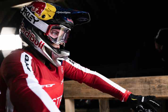 Downhill-Weltmeisterin Vali Höll voll im Fokus: Konzentration ohne Anstrengung ist eine der wichtigsten Faktoren um in den Flow-Moment zu kommen.