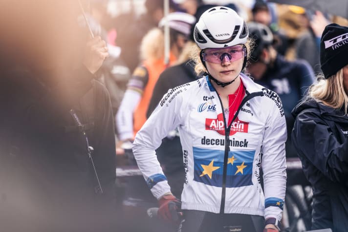 Puck Pieterse (21): Die Niederländerin dominiert die Saison und zwingt Loana Lecomte (2. Platz) in die Knie.