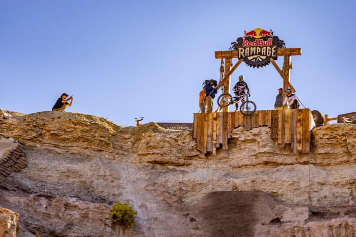 Tom Van Steenbergen gets on his bike in the air, called: Caveman.