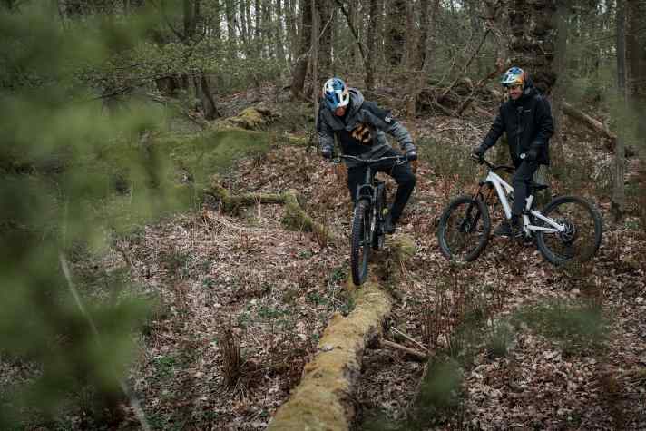 Buddy Challenge Logride: Who can do it - you or me?