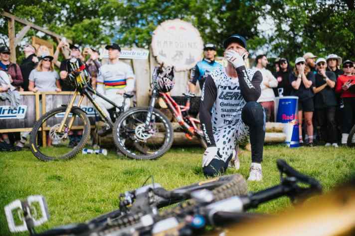 "Bitte, bitte, bitte..." – noch hält Dreifach-Sieger Bernard Kerr die beste Zeit. Doch Ronan Dunne ist "on course" und raubt Kerr den Sieg Nr. 4.