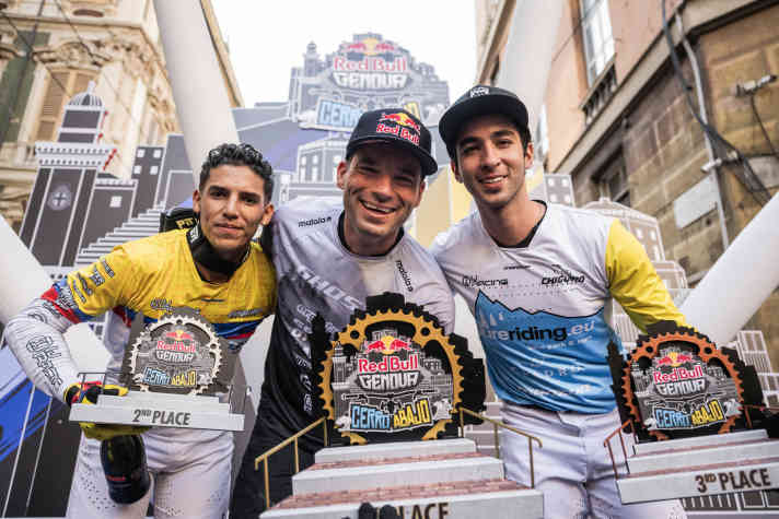 At the top of the podium: Tomas Slavik. The Colombians (Juan Fernando Velez, Sebastian Holguin) are relegated to second place. at the Red Bull Cerro Abajo in Genoa 2024.