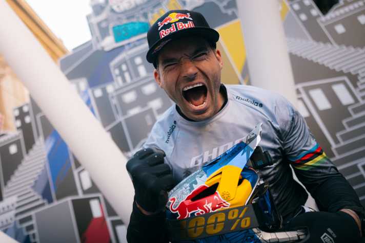 Tomas Slavik: "The guy has sticks of dynamite for calves!"