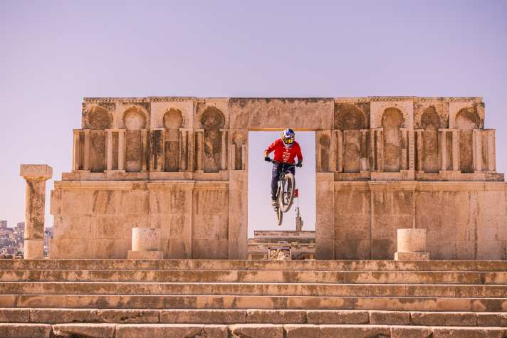 Pure exoticism: Tomáš Slavík checks Amman in Jordan for Cerro Abajo qualities. Can we hope for a race in Jordan soon?