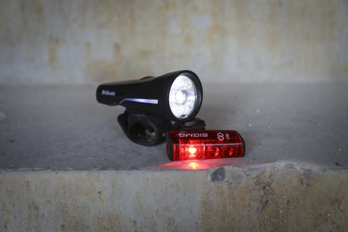 Dreamteam: Die Sigma Aura 100 und das Rücklicht Blaze.