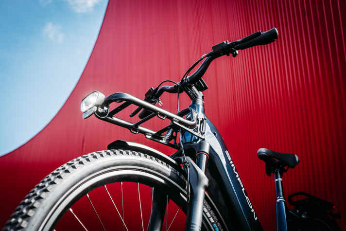 Luggage racks for front and rear are optionally available and make the Simplon Kagu a light cargo bike.