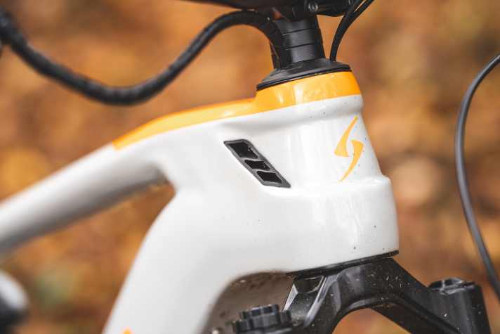 Ventilation slots in the carbon frame of the Simplon Rapcon EPinion are designed to cool the electronics even when high power is required.