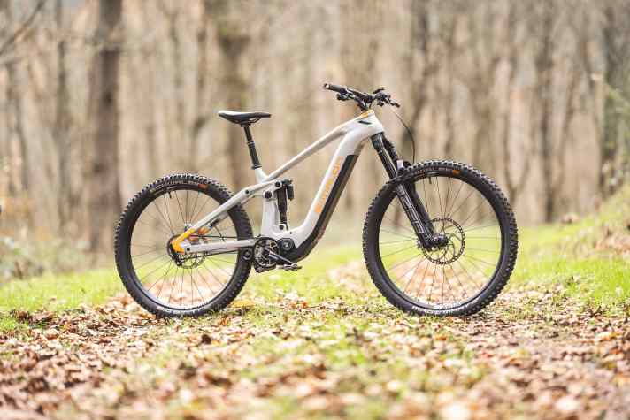 Even at first glance, the Simplon Rapcon EPinion Expert is a special e-bike. You will look in vain for a chain and rear derailleur.