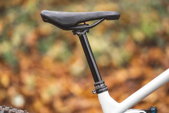 The seat angle of the Simplon e-bike is modernly steep at 78.1 degrees, making the Rapcon a climbing pro for steep terrain.